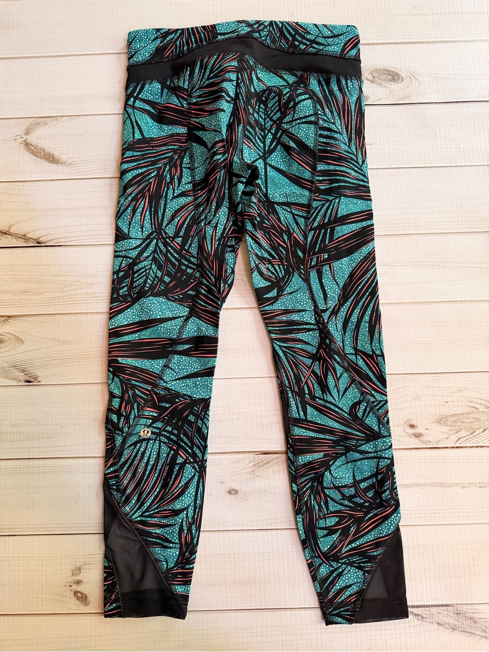 lululemon athletica Teal and Black Leaf-Print 7/8 Leggings - Picture 3 of 5